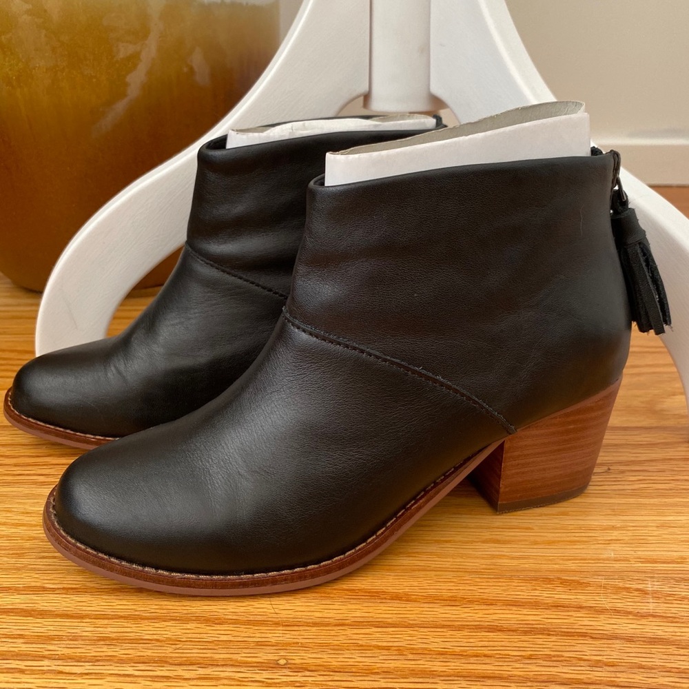 Chic Block Heeled Black Leather Booties